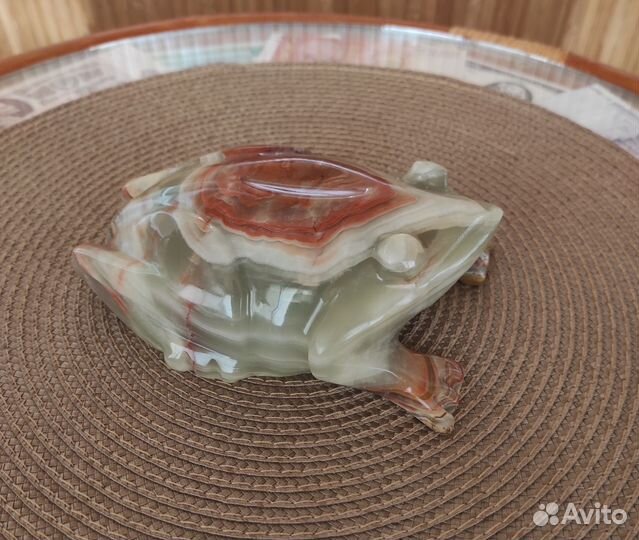 Статуэтка - лягушка из оникса