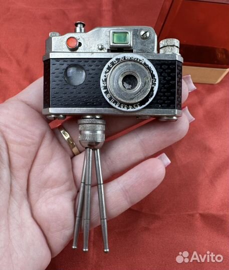 Старая Бензиновая зажигалка. Фотоаппарат