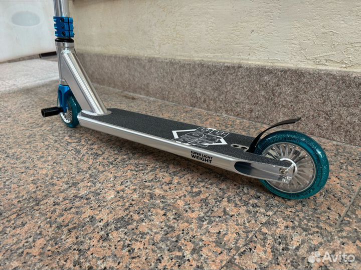 Трюковый самокат суперлегкий (2,9 кг)