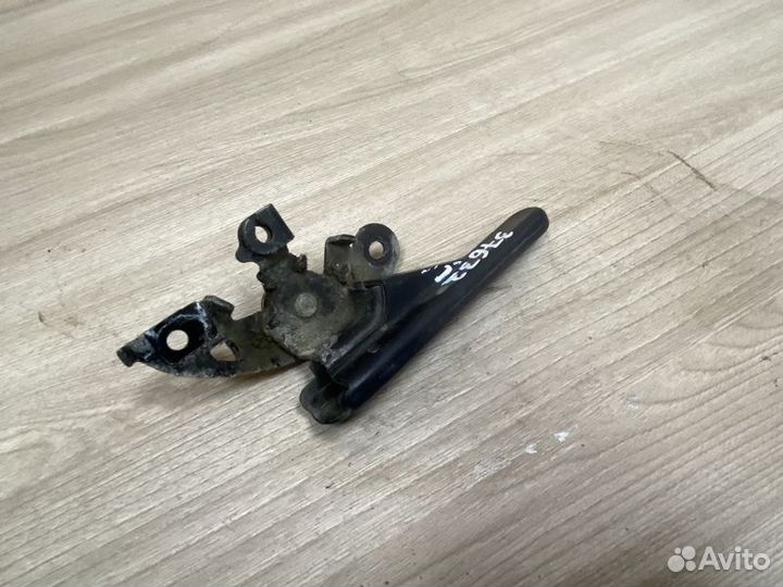 Ручка открывания лючка бензобака Nissan Avenir W11