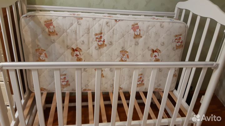 Детская кроватка с матрасом