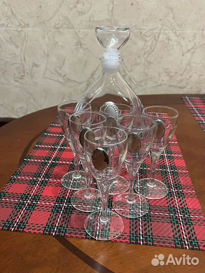 Графин и рюмки