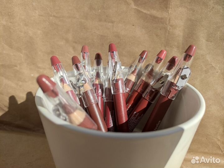 Карандаш для губ новый