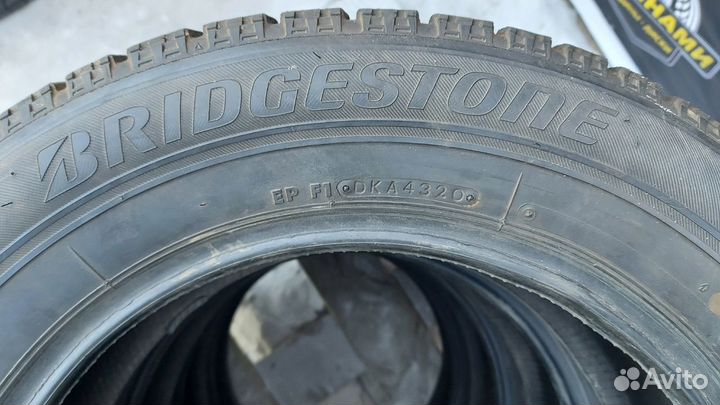 Bridgestone Blizzak VRX 215/60 R16