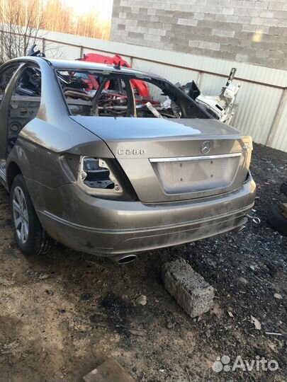 Крыло заднее лонжерон мерседес Mercedes w204 w212