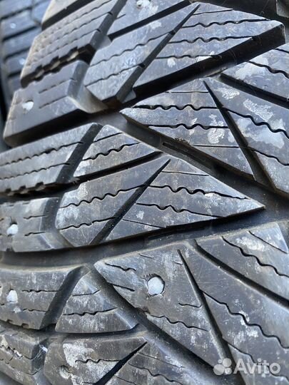 Goodyear Ultragrip 600 215/65 R16 98T