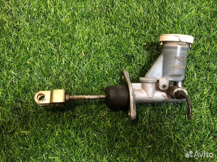 Главный цилиндр сцепления Mitsubishi Carisma седан