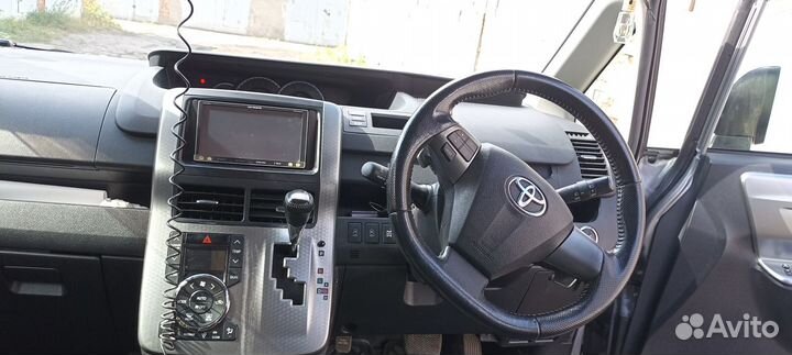 Toyota Voxy 2.0 CVT, 2013, 157 000 км