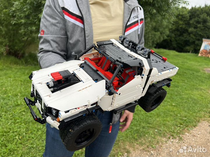 Констуктор(аналоглего) внедорожник на Д/У