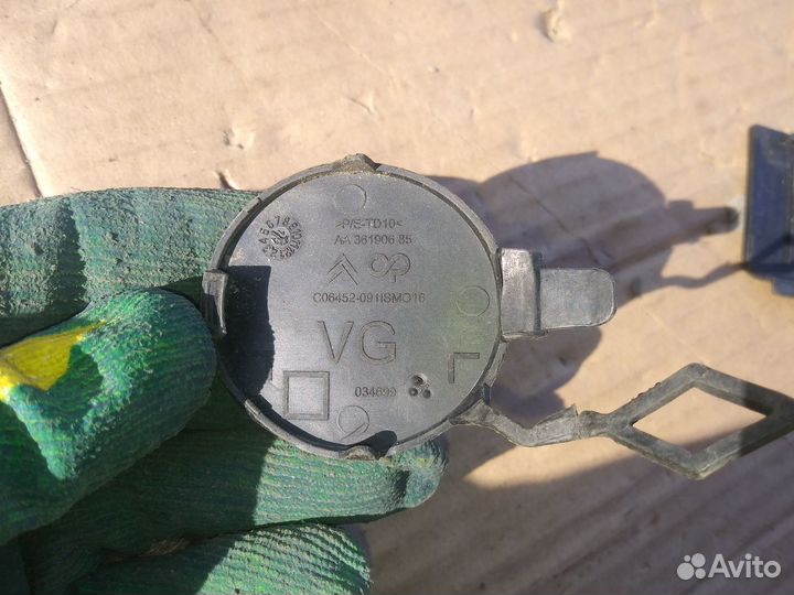 Заглушка буксировочного крюка Citroen C4 Picasso 2