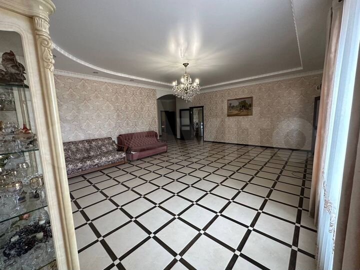 Дом 240,7 м² на участке 11 сот.