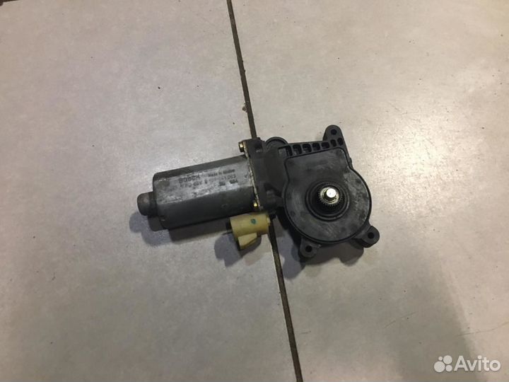 Моторчик стеклоподъемника задний пр mercedes W163