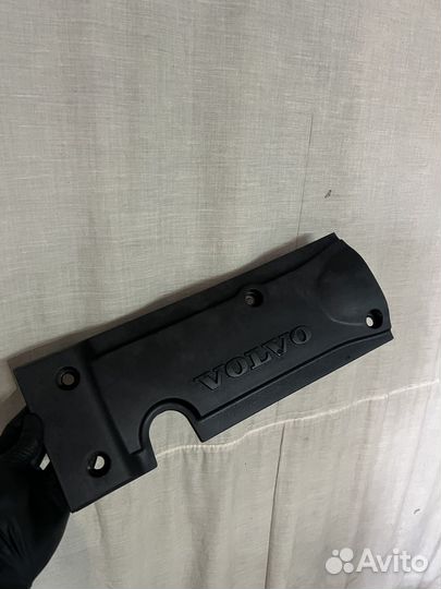 Крышка двигателя volvo 30650468