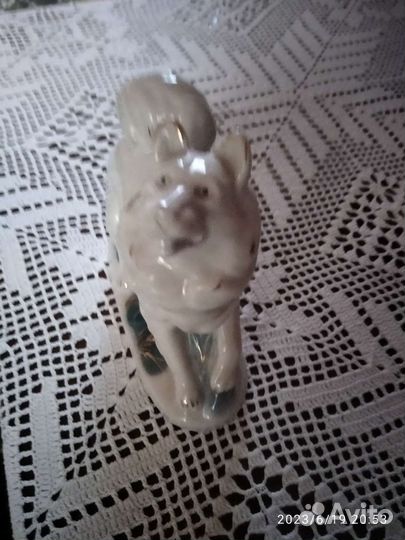 Фарфоровая собака