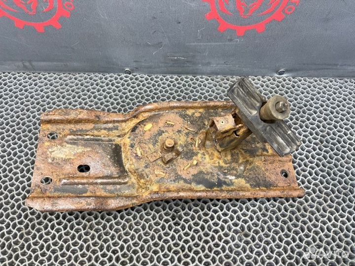 Механизм подъема запасного колеса Chrysler Voyager