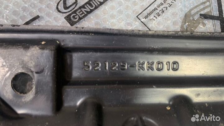 Накладка бампера передняя Toyota Hilux 8 2015