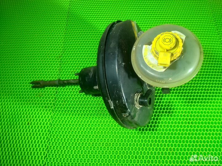 Главный тормозной цилиндр Audi 80 b3