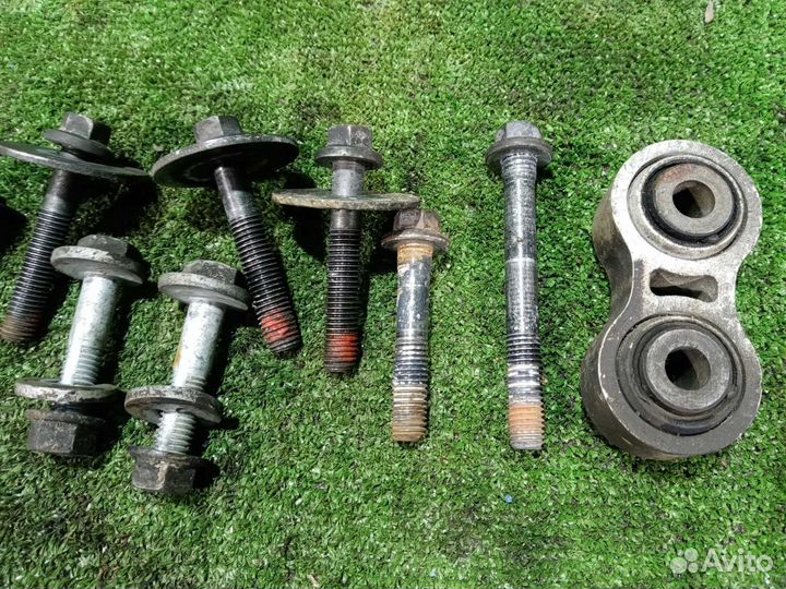 Болт подвески (комплект) задний Volvo Xc90 1