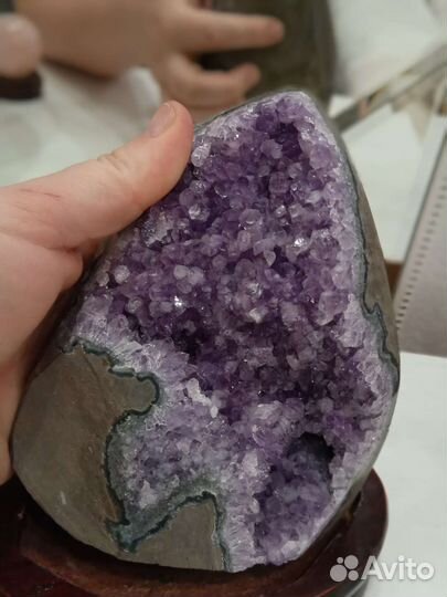 Друза аметиста на подставке