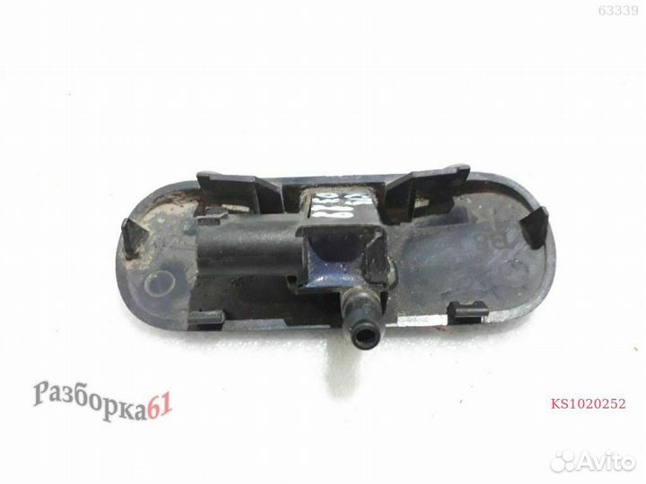 Форсунка омывателя стекла audi A4 B8. 3-х струйная