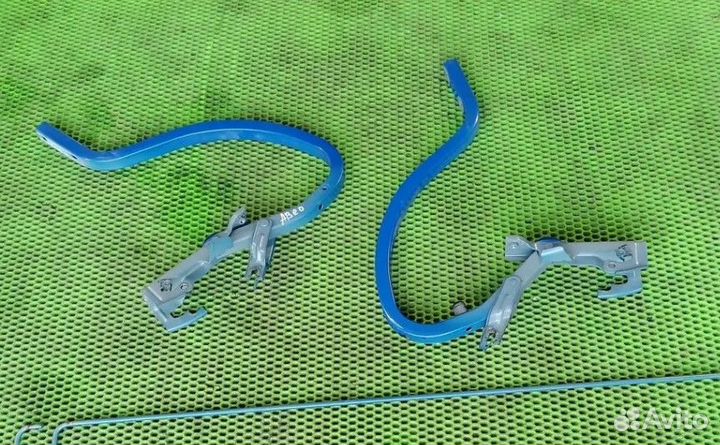 Петля багажника на Шевроле Aveo T300 2011-2015