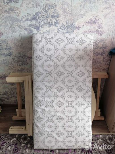 Детская кроватка с продольным маятником