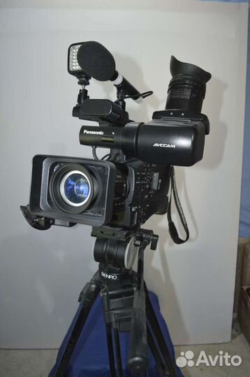 Профессиональная видеокамера