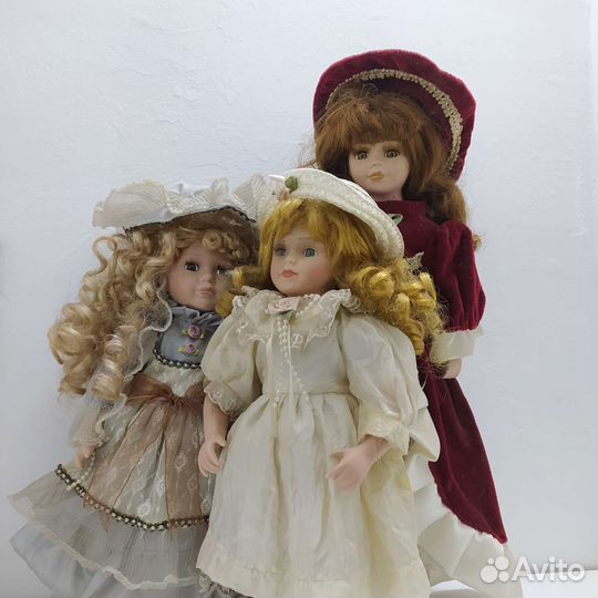Кукла фарфоровая