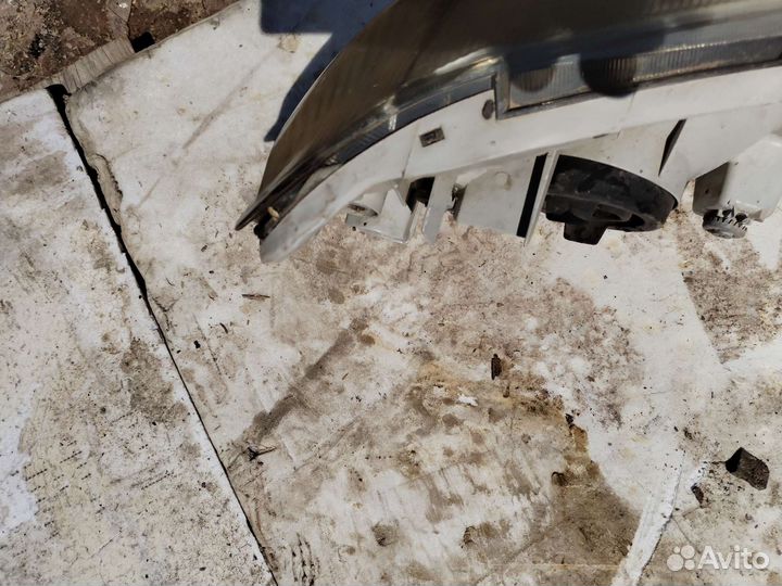 Фары и бампер toyota филдер