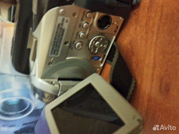 Продаю видео камеру JVC