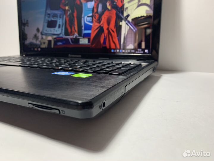 Игровой ноутбук i3/2видеокарты/4gb/ssd