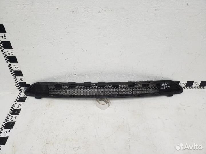 Решетка переднего бампера верхняя Toyota RAV4 CA40