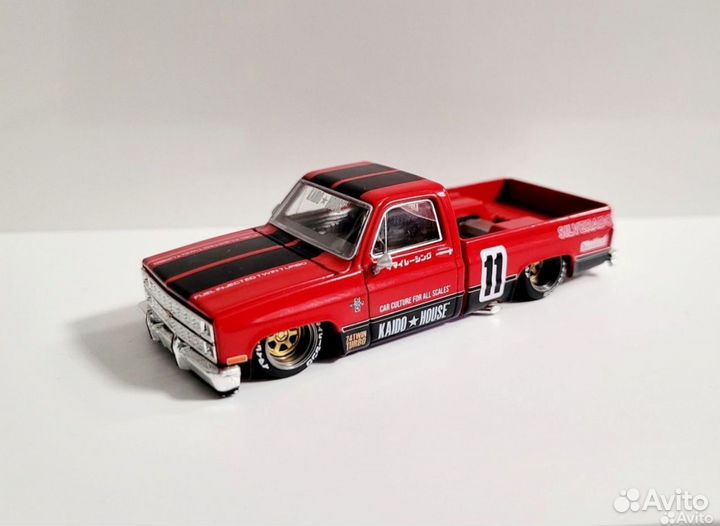 Коллекционная модель Chevrolet Silverado 1:64