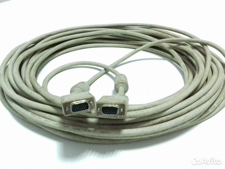 Аренда проектора с экраном и с кабелями