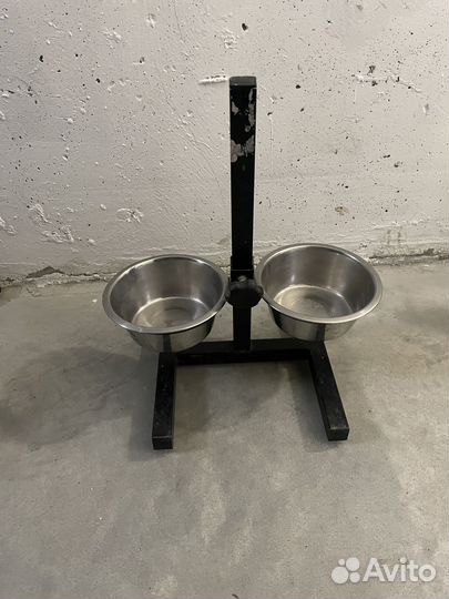 Подставка с мисками для собак