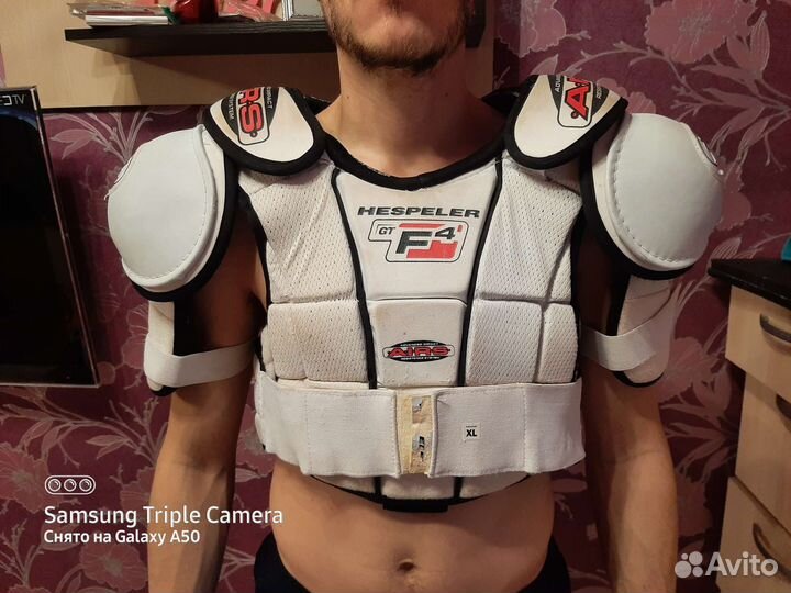 Нагрудник хоккейный