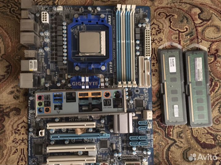 Материнская плата с процессором и памятью