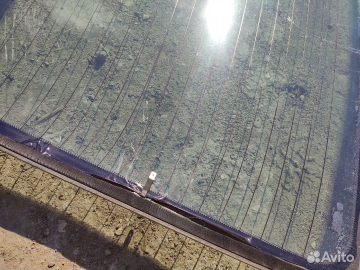 Стекло заднее Peugeot 406