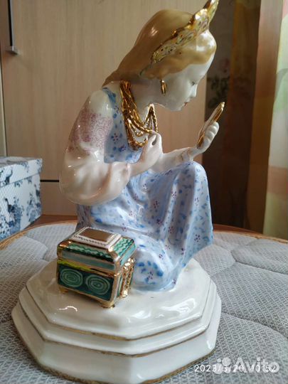 Фарфоровые статуэтки лфз Малахитовая Шкатулка