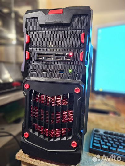 Настольный компьютер с Core i3 с монитором
