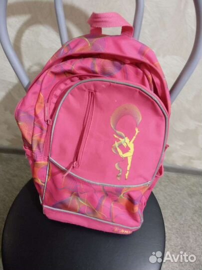 Разные рюкзаки и сумки в том числе и для школы