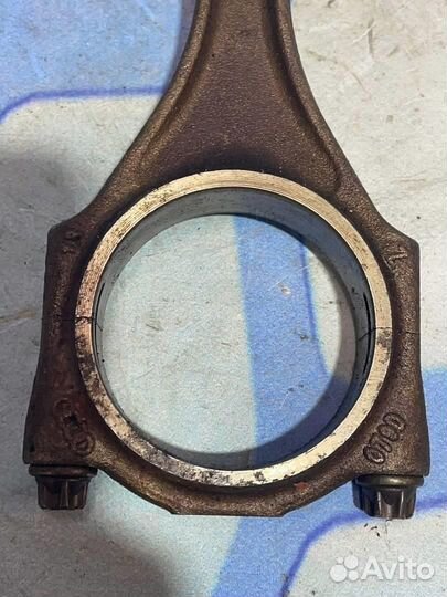 Поршень в сборе с шатуном 079107066P