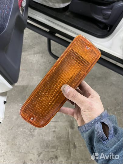 Поворотник Toyota Hilux Surf 185 правый