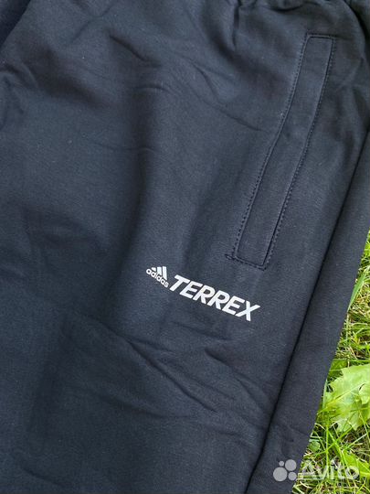 Спортивный костюм для бега adidas