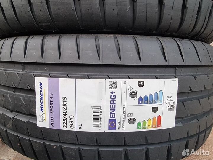 Michelin Pilot Sport 4 S 225/40 R19 и 255/35 R19 96Y