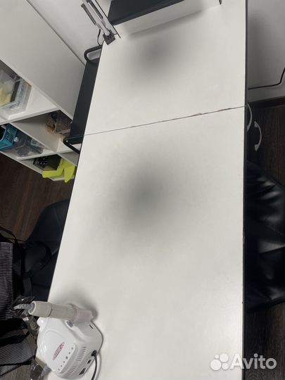 Маникюрный стол