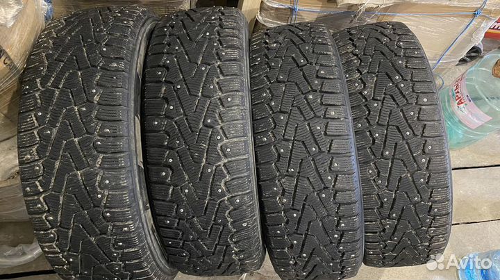 Pirelli Ice Zero 215/65 R17