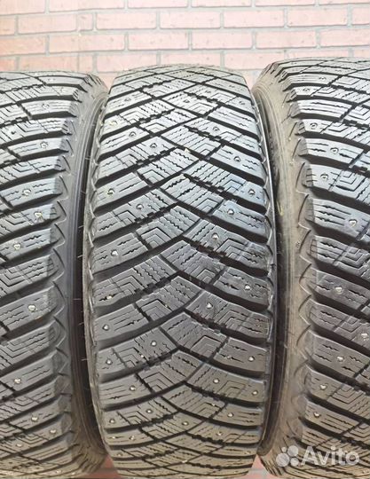 Goodyear Vector 4Seasons 205/50 R17 89V