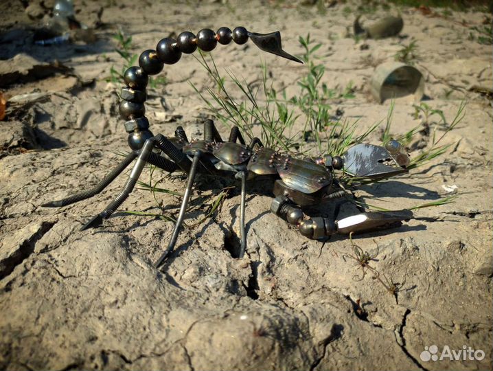Скульптура из металла Скорпион