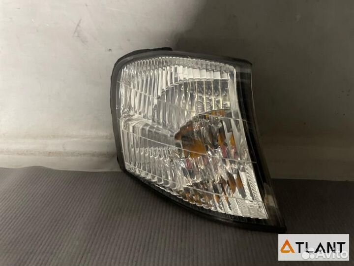 Габарит передний правый nissan liberty